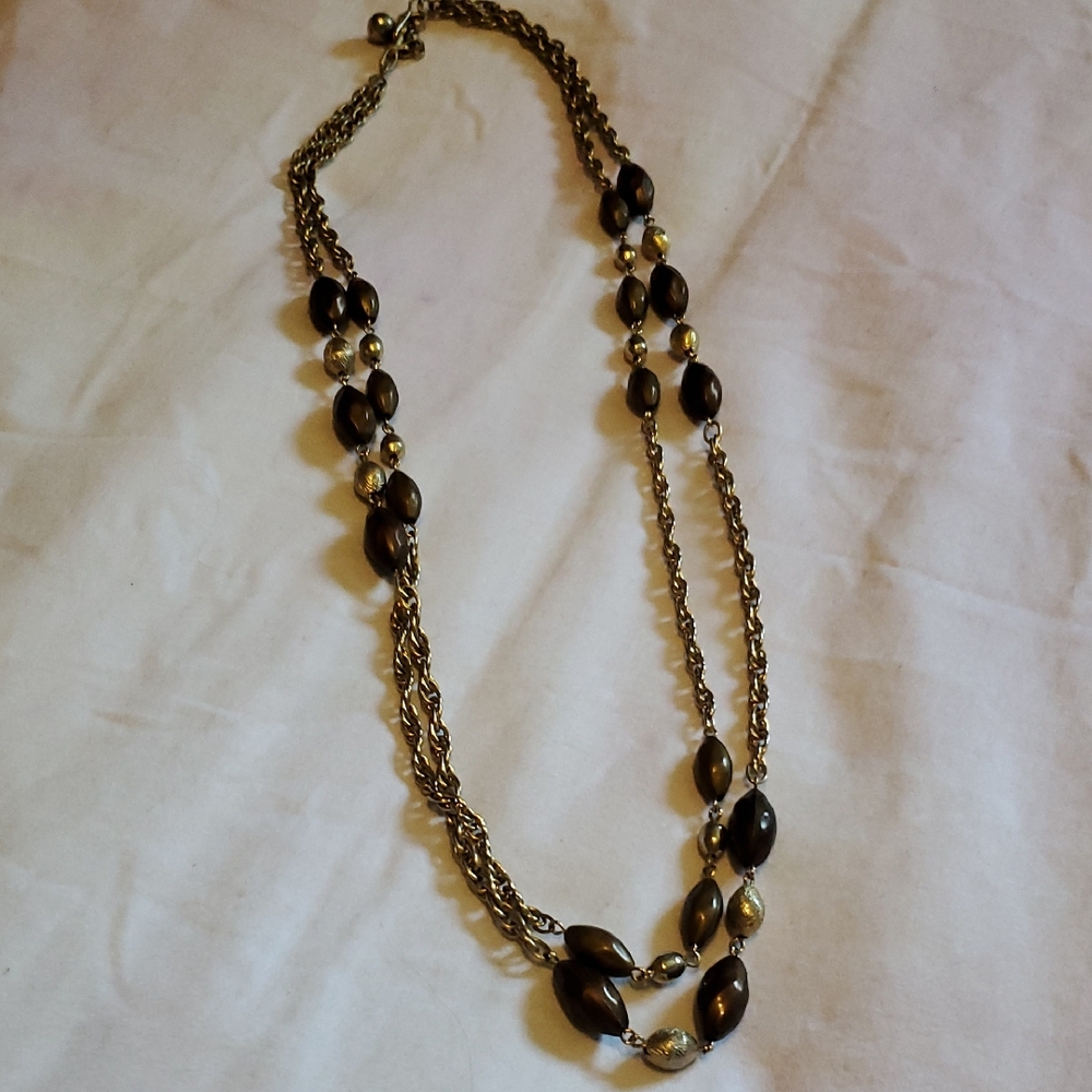Elegant Gold and Brown Necklace